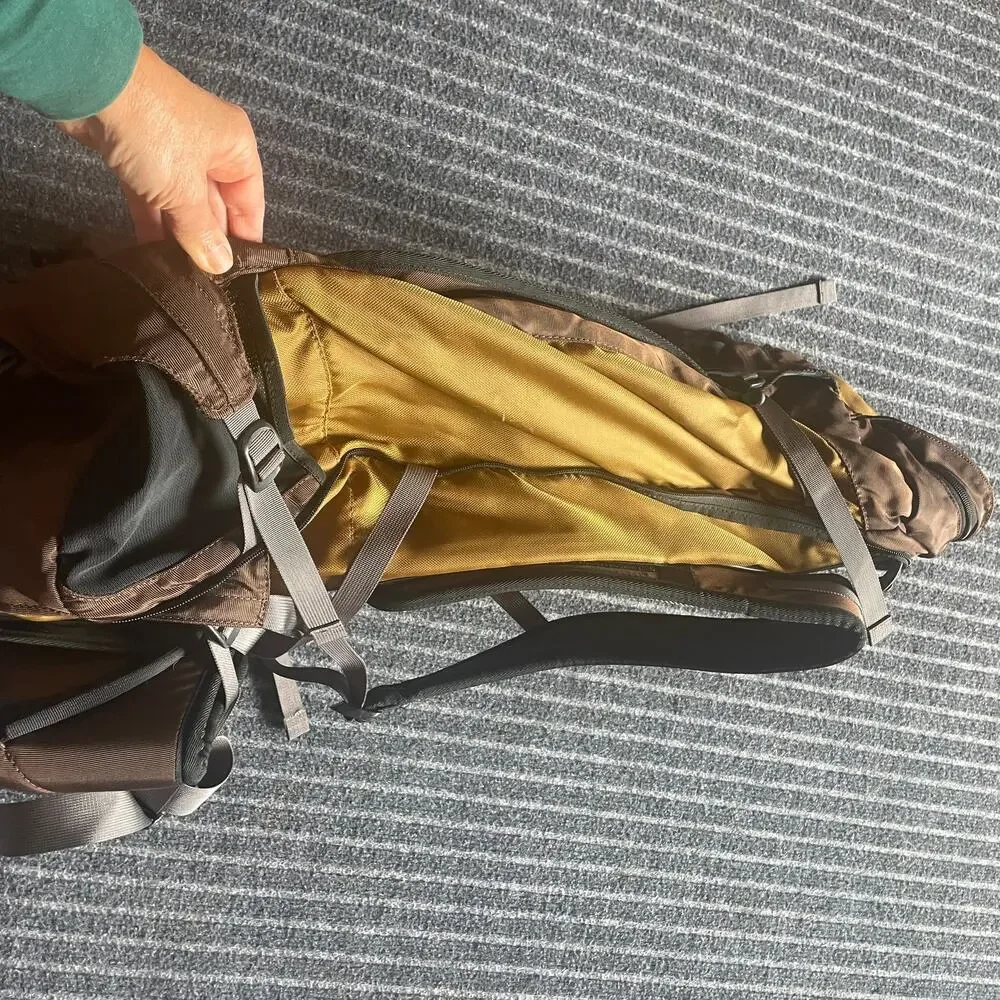 REI Pinnacle Hiking Alpine Backpack Model 13104 65 Liters 4 pounds 9 oz